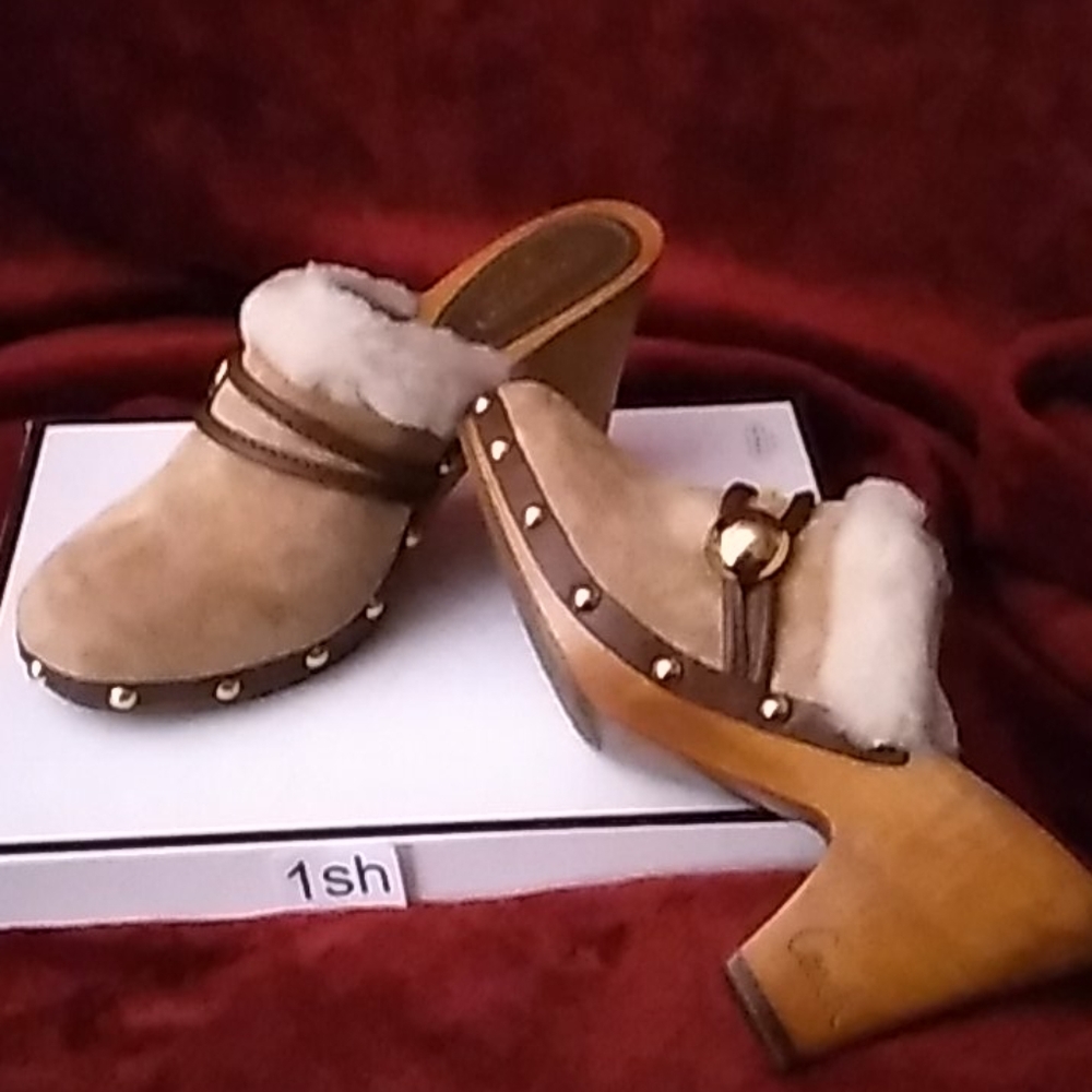 Size 8 camel color Coach shoes